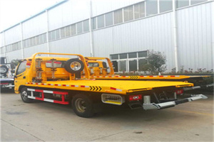 边坝附近拖车救援搭电