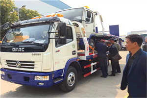 边坝汽车道路救援拖车价格